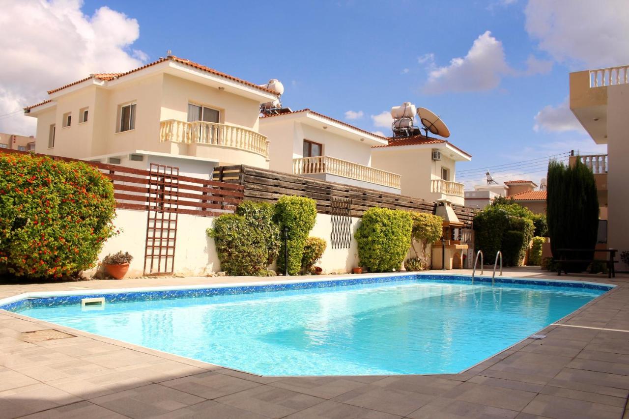 Cozy Poolside Apartment Paphos Exterior foto