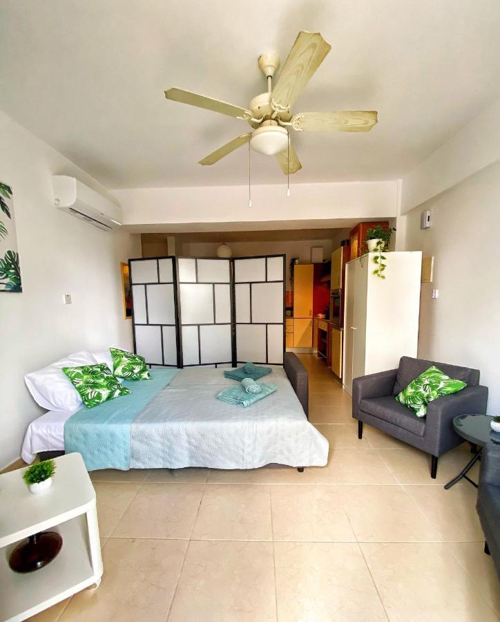 Cozy Poolside Apartment Paphos Exterior foto